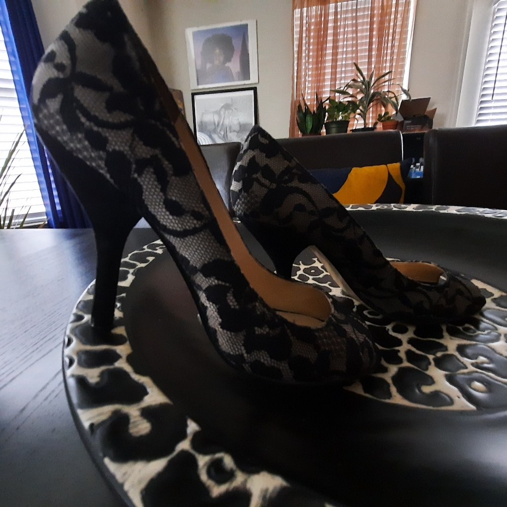 Nine West beautiful black lace peep toe shoe